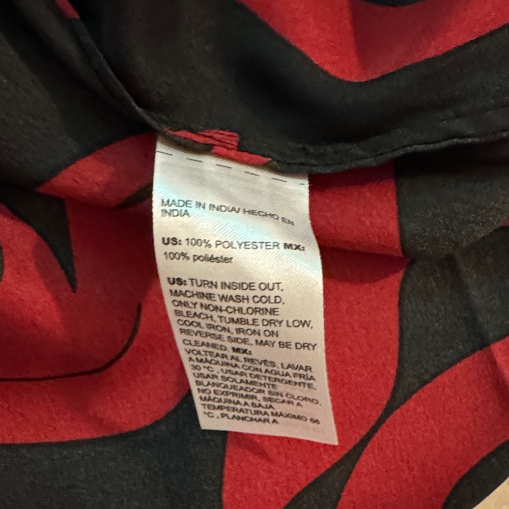 Chico's Red and Black Patterned Blouse Vanity Size (2) - Picture 5 of 6